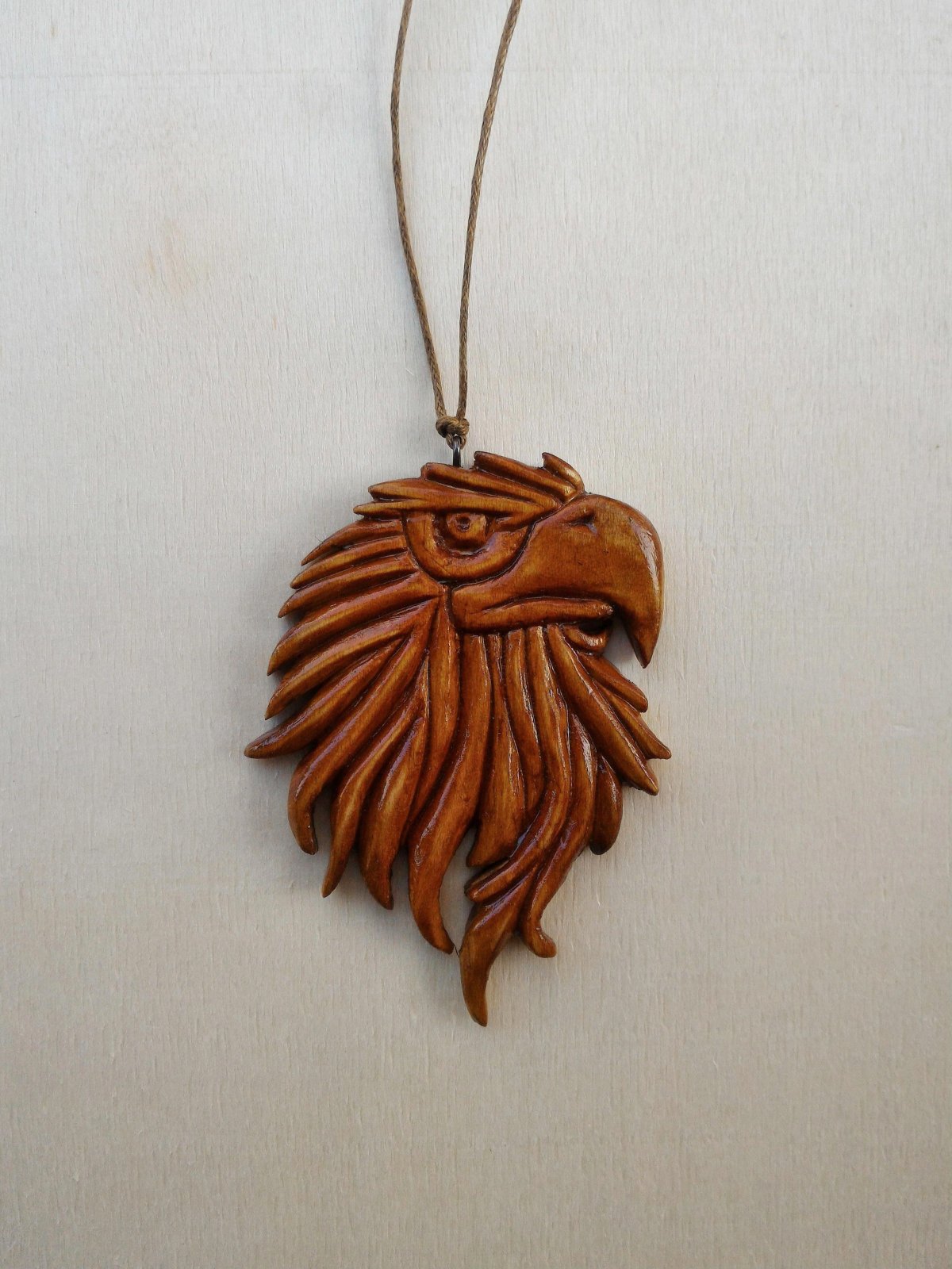 Кулон из древесины