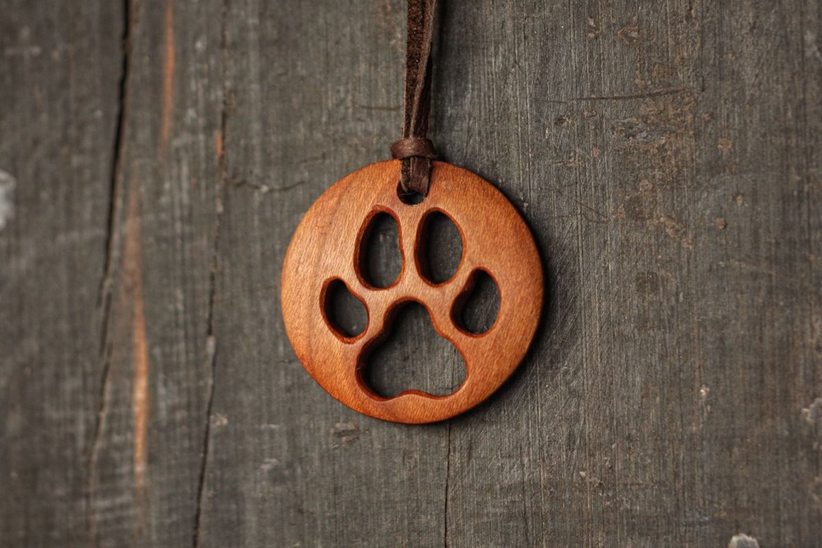 Деревянный кулон