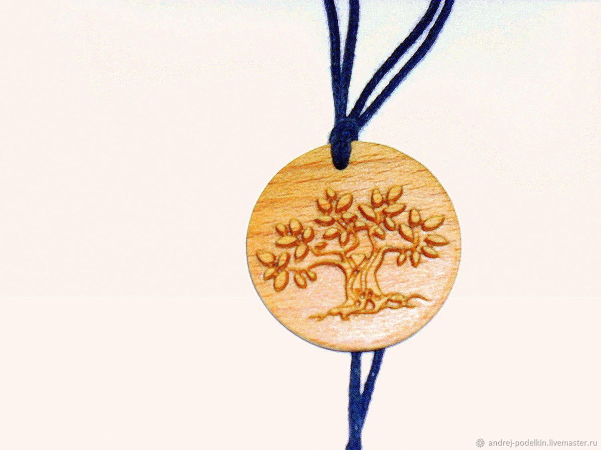 Авторские кулоны из дерева