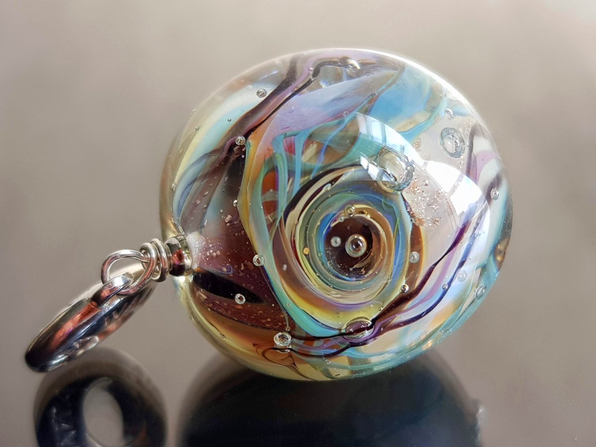 Украшения из стекла