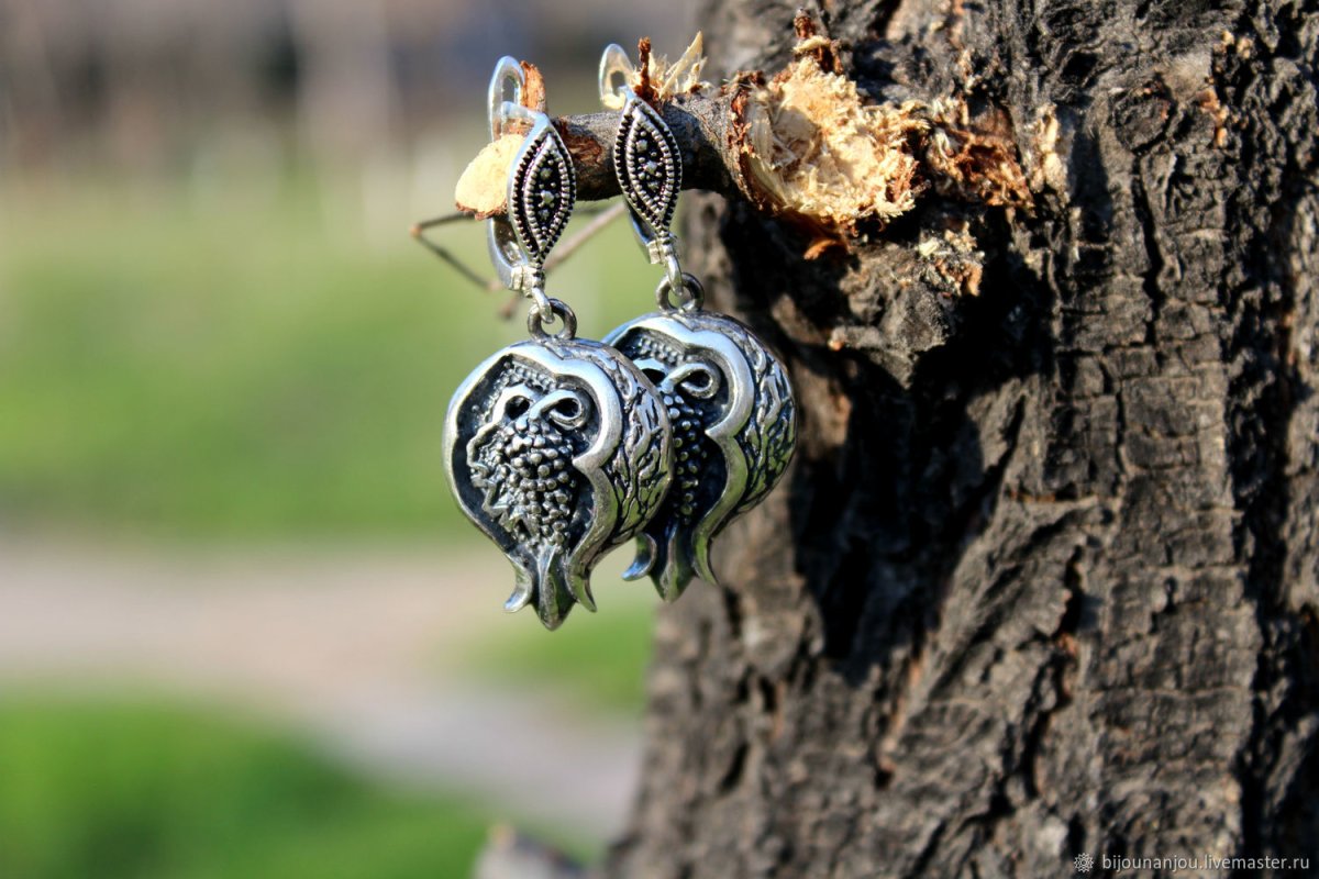 Серебряные серьги в виде винограда