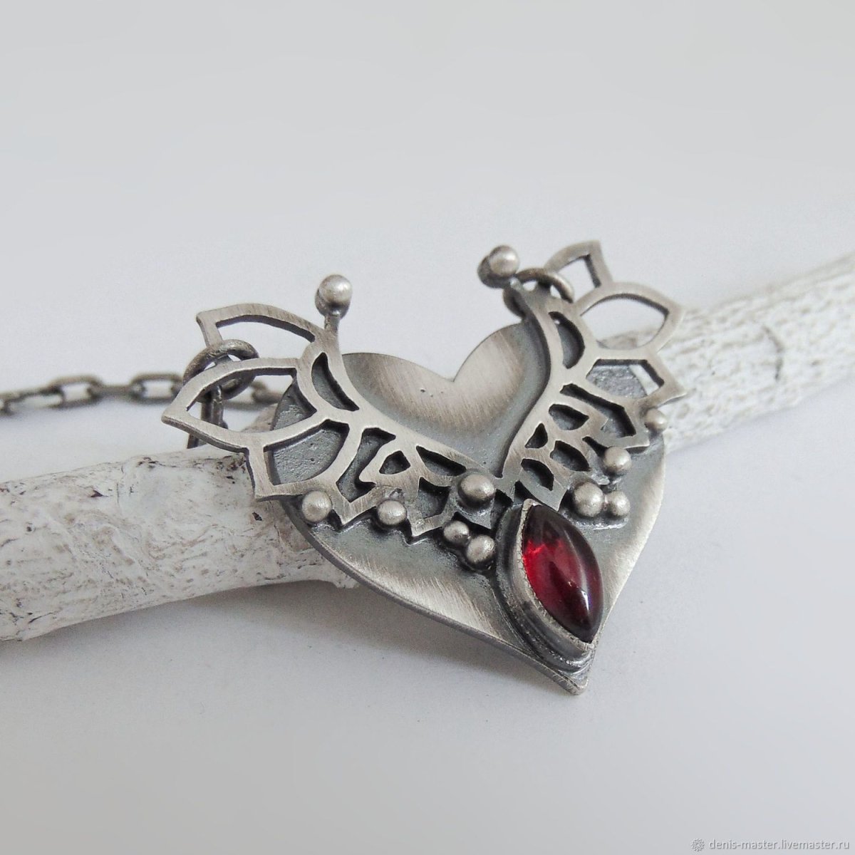 Кулон дерево гранат