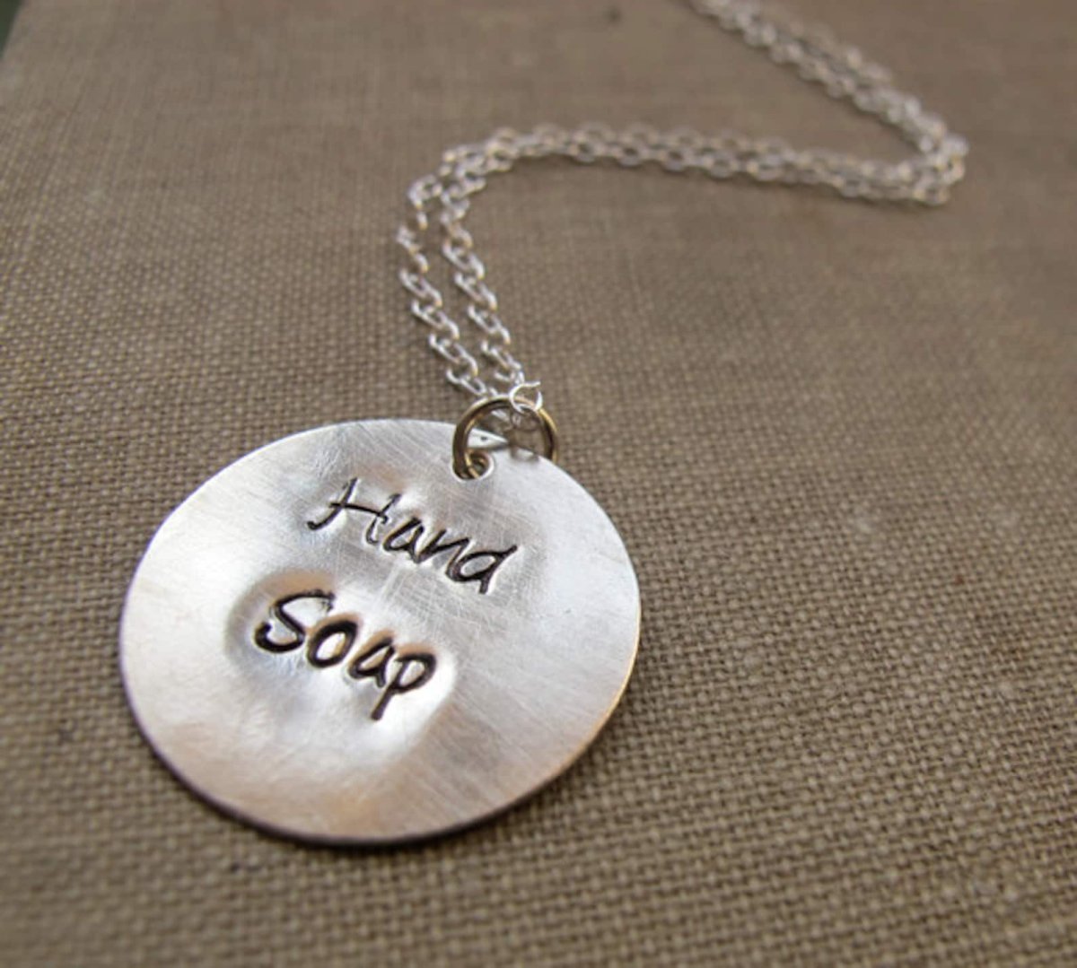 Круглая подвеска с гравировкой