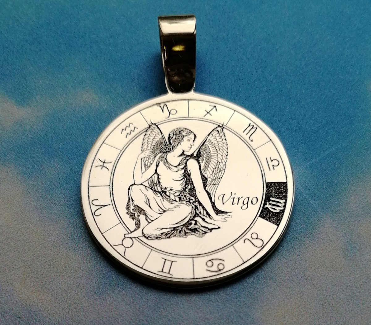 Круглая подвеска с гравировкой