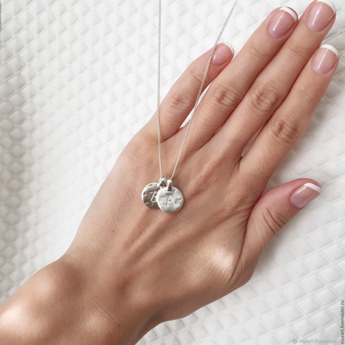 Серебряный кулон с гравировкой