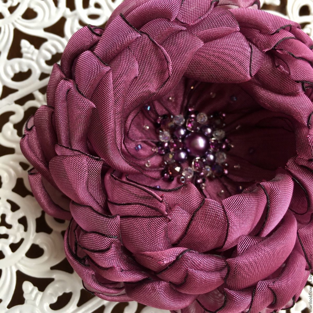 Брошь цветок из ткани 2022