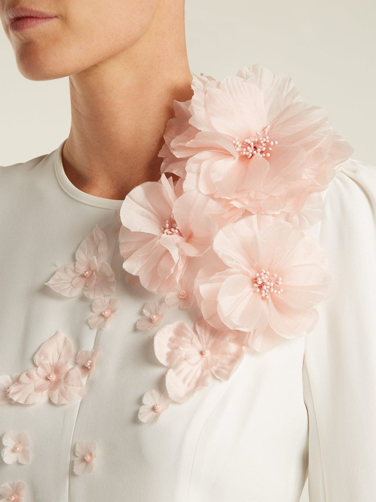 Украшение цветок на платье