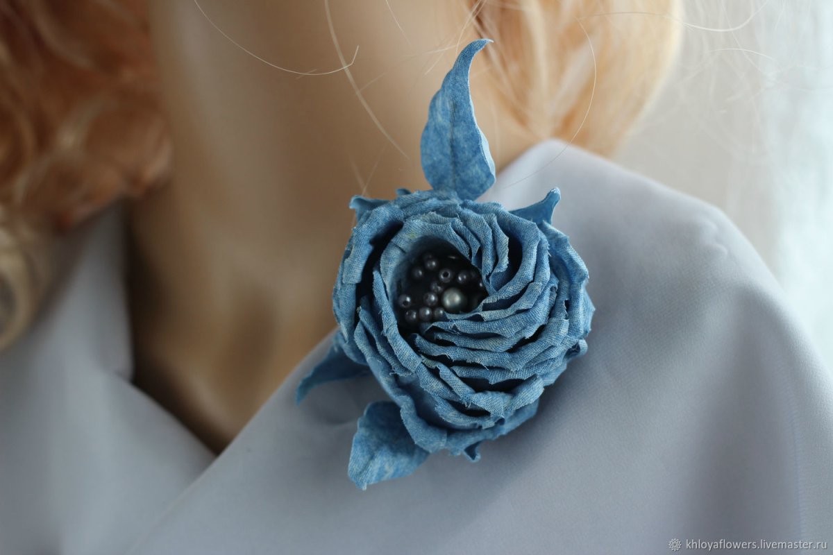 Брошка цветок из ткани