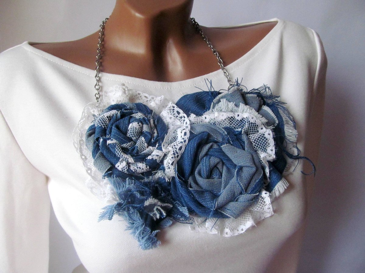 Ожерелье из джинсовой ткани
