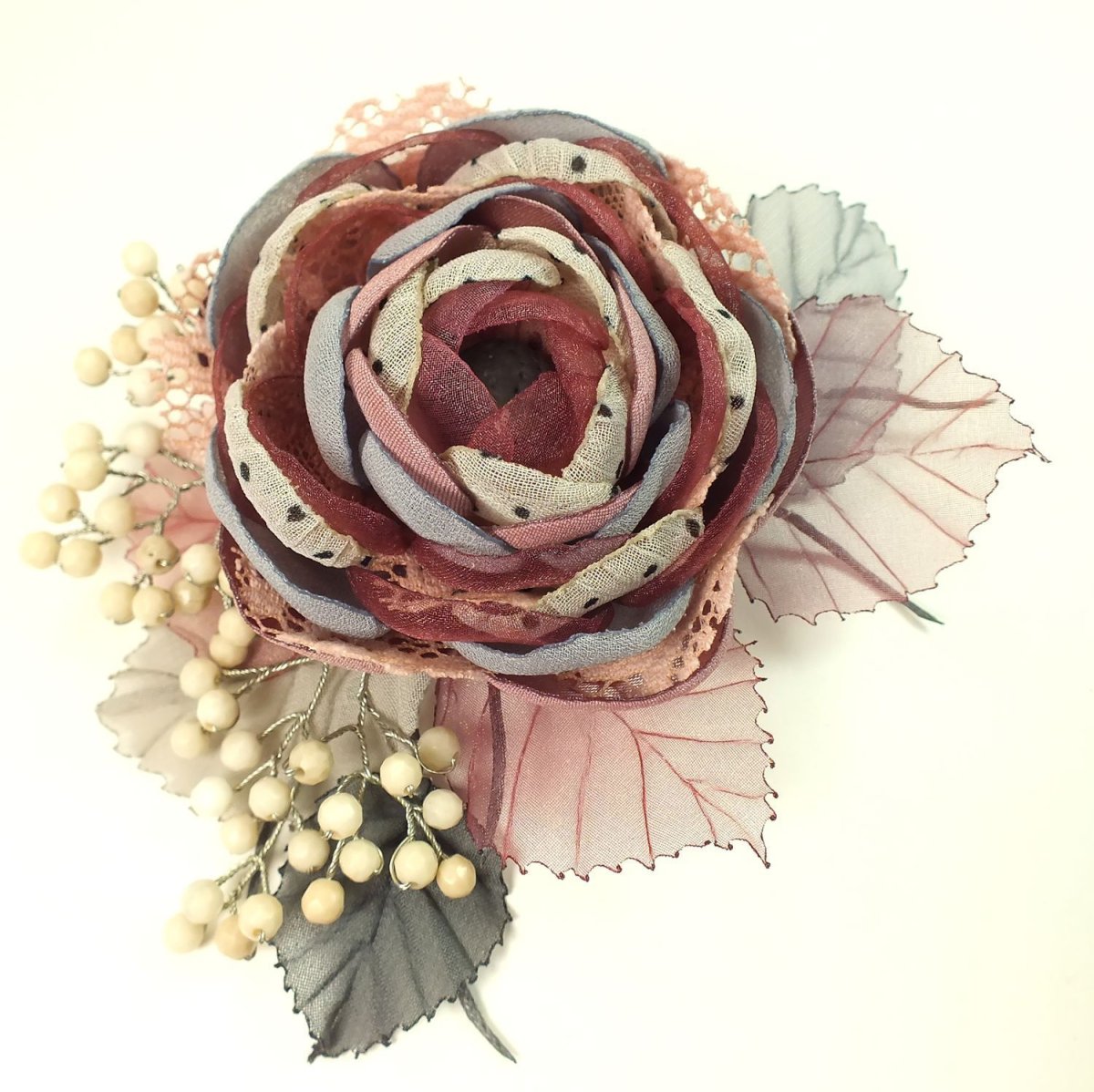 Броши из ткани