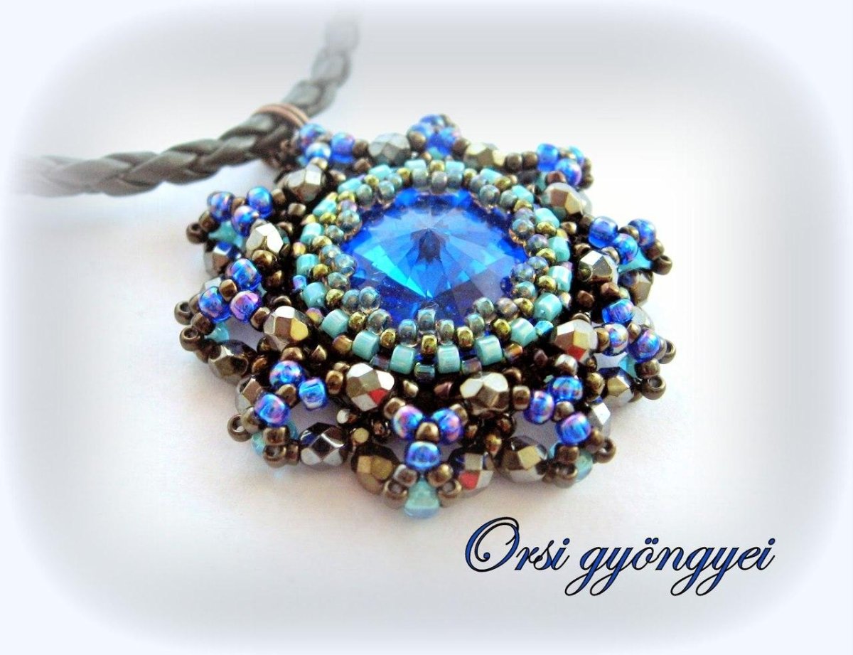 Оплетение риволи бисером