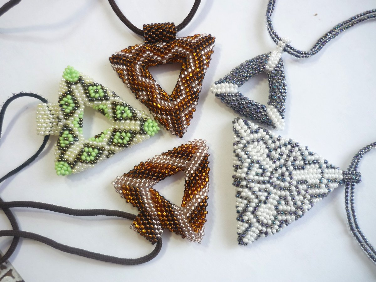 Подвески из бисера