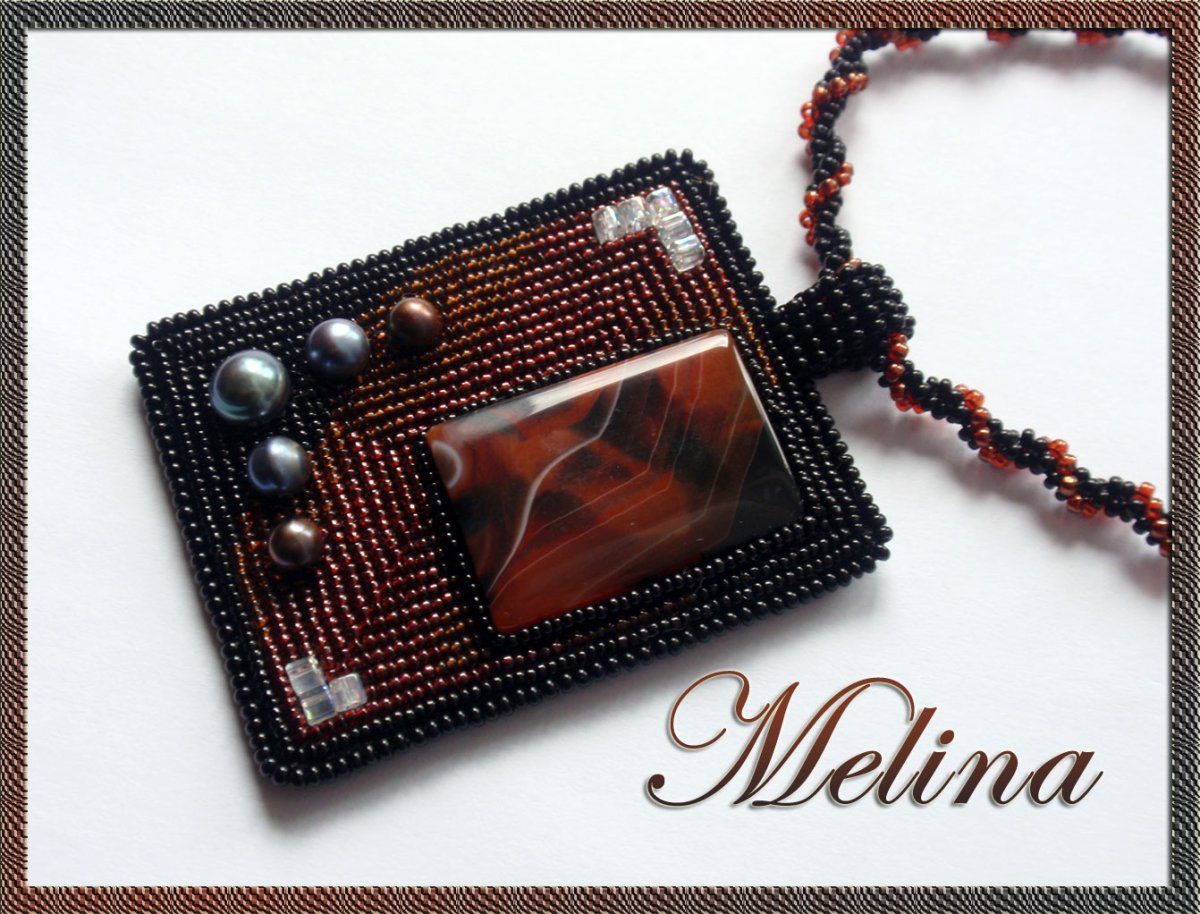 Кулон из бисера