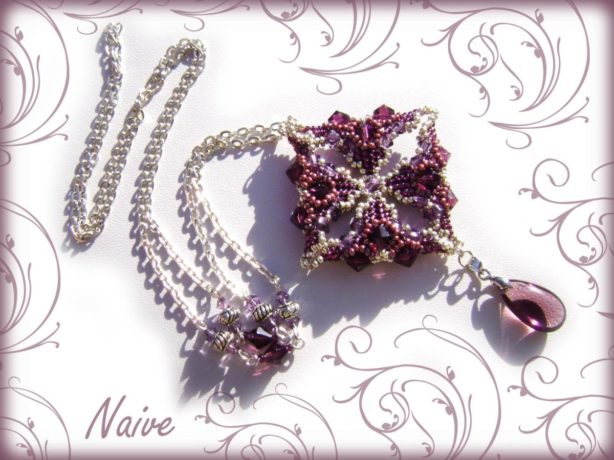 Подвеска из бисера и бусин