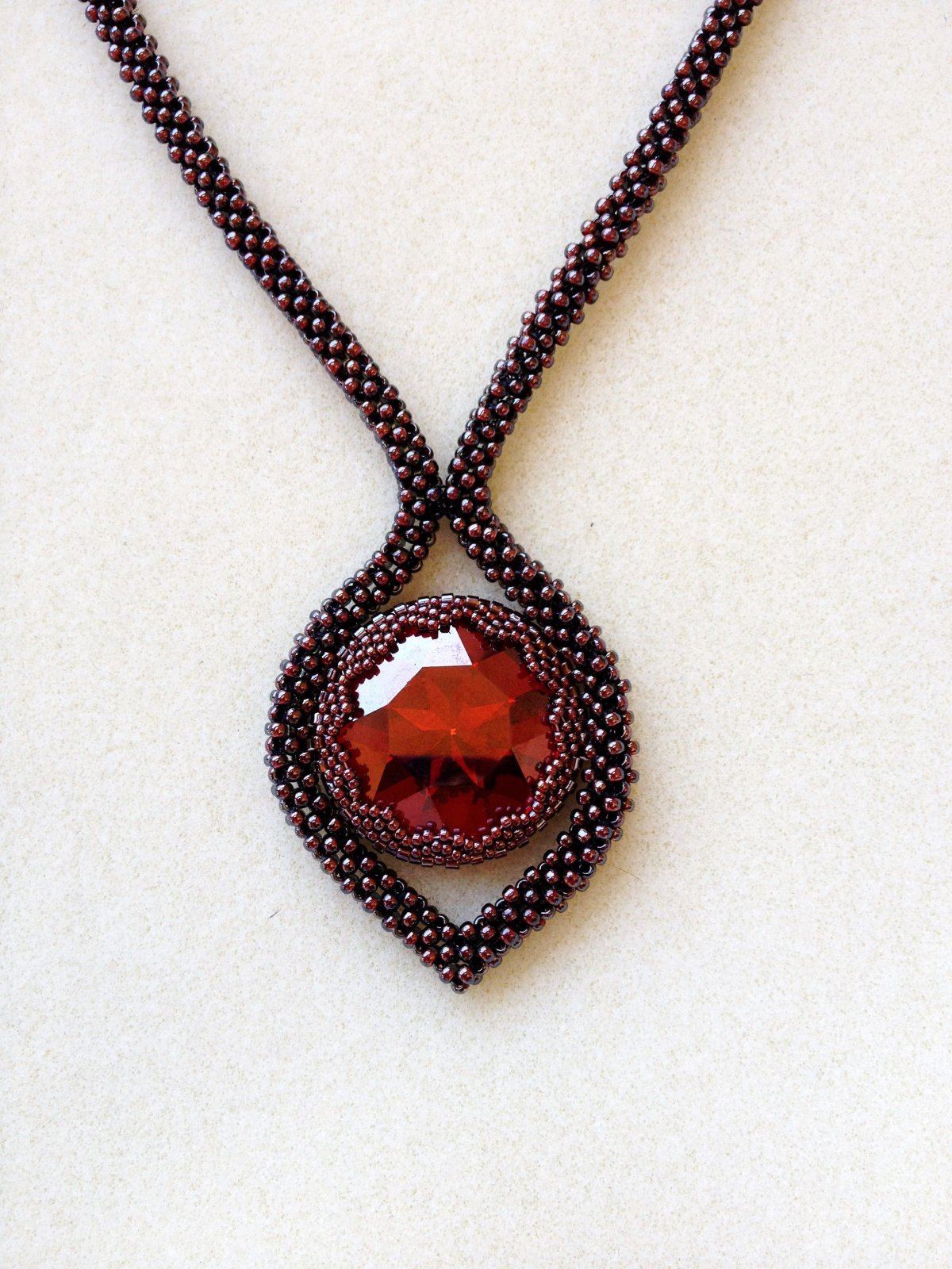 Кулончик из бисера