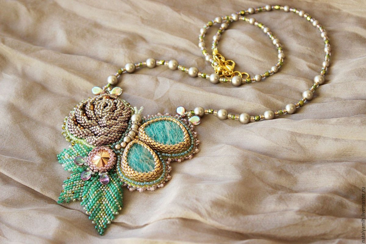 Оплетение риволи и кабошонов