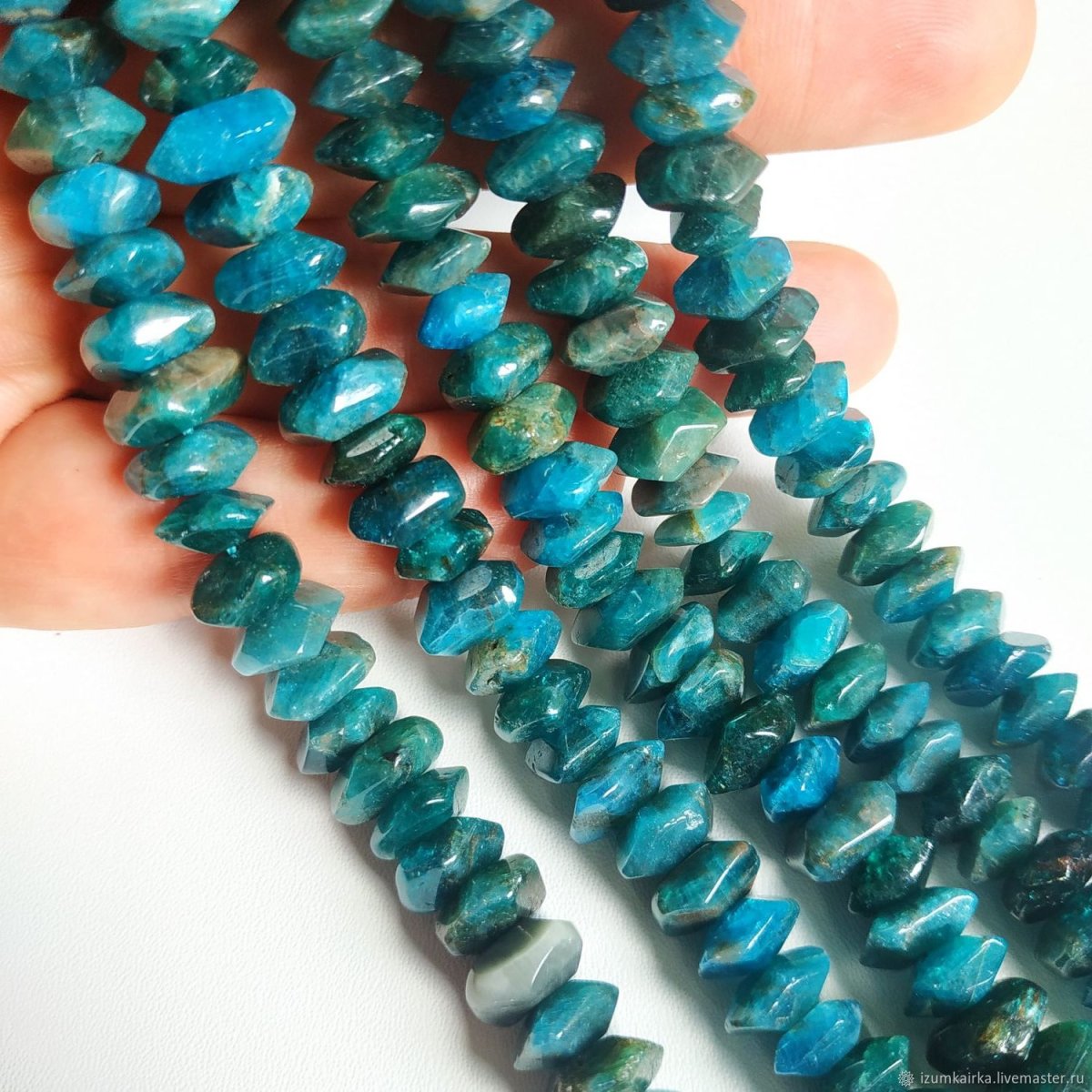 Изделия из голубого апатита