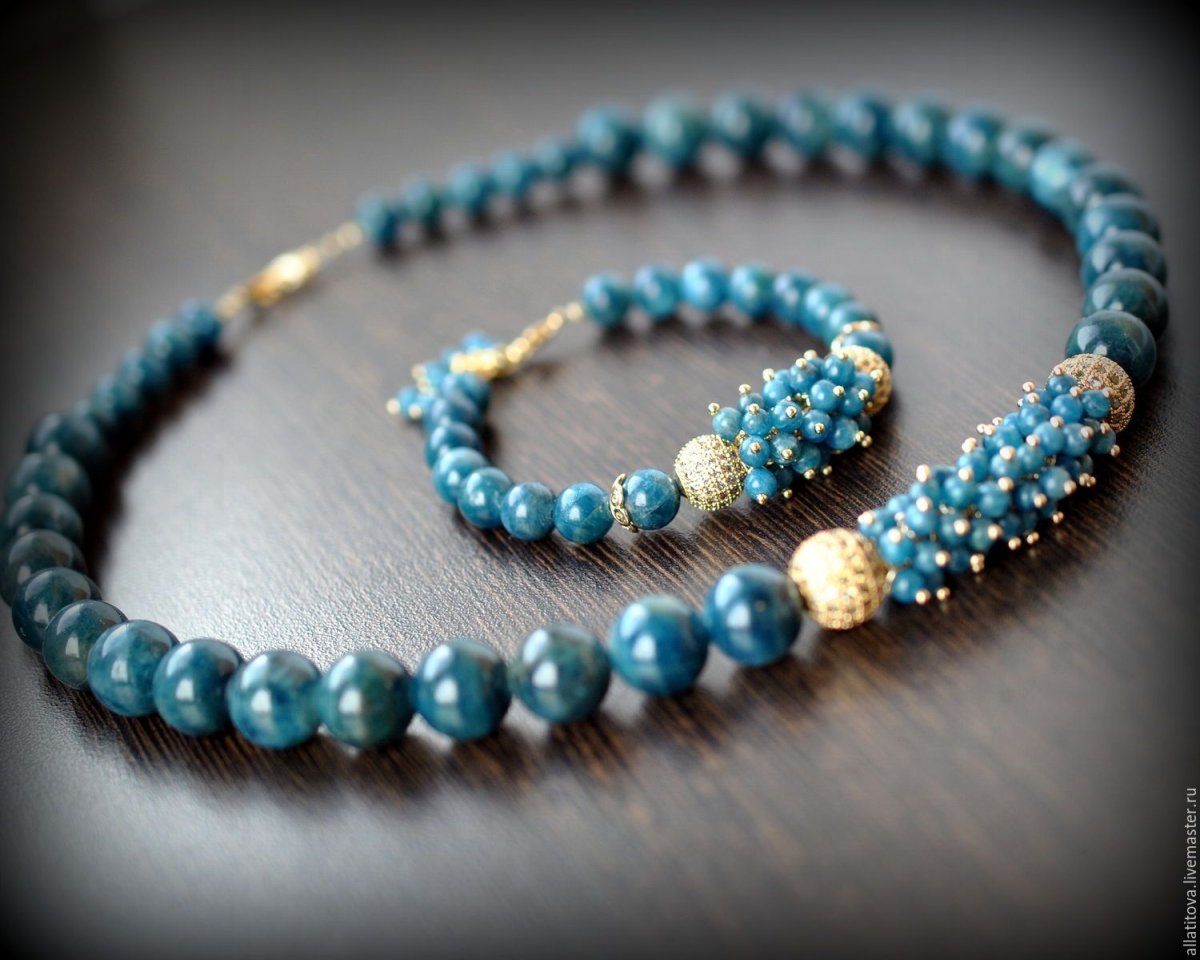 Браслет с апатитом