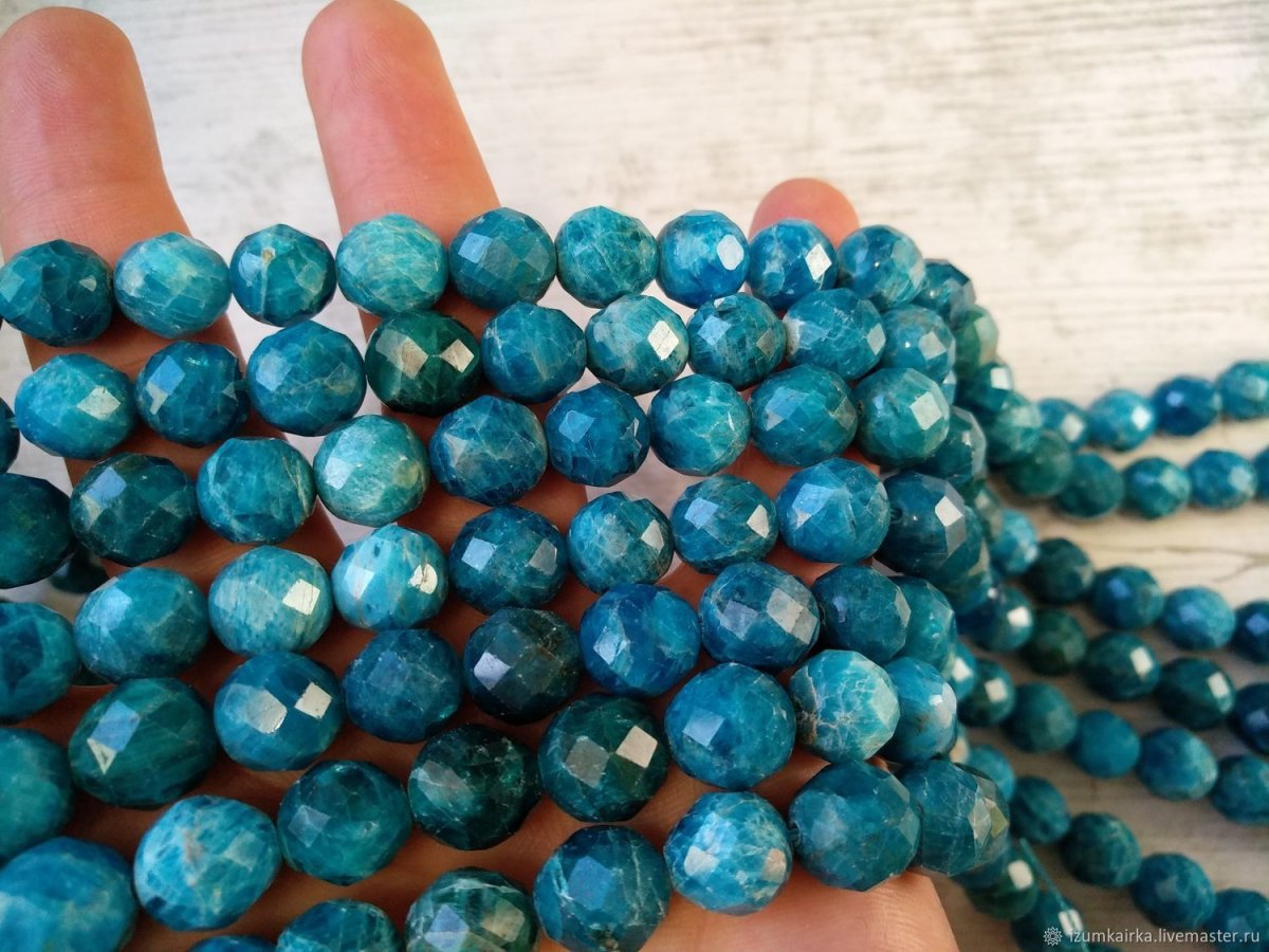 Колье с апатитом