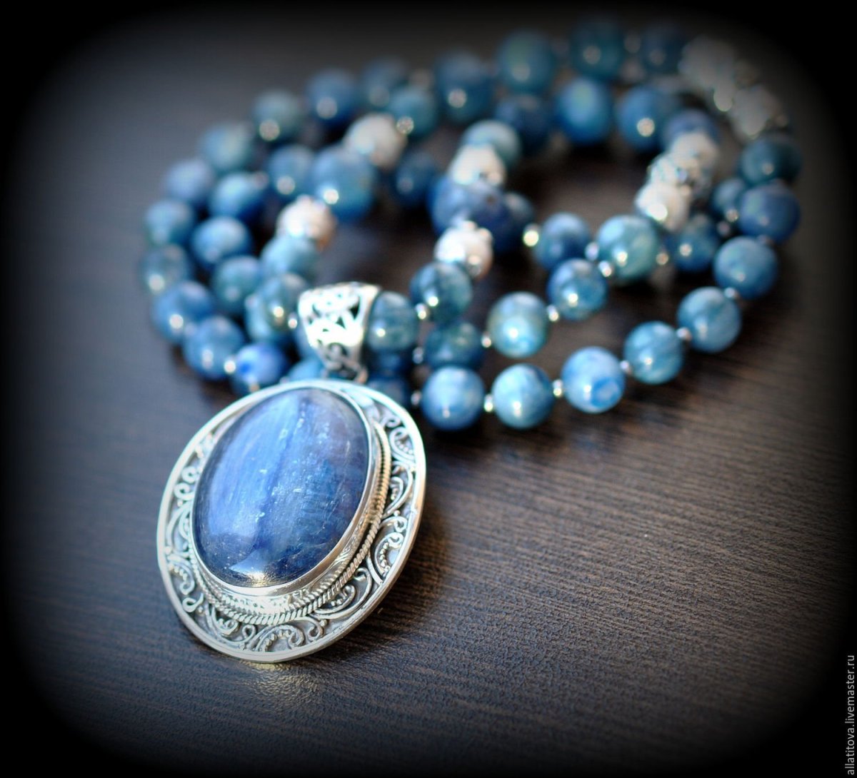 Апатит в сережках