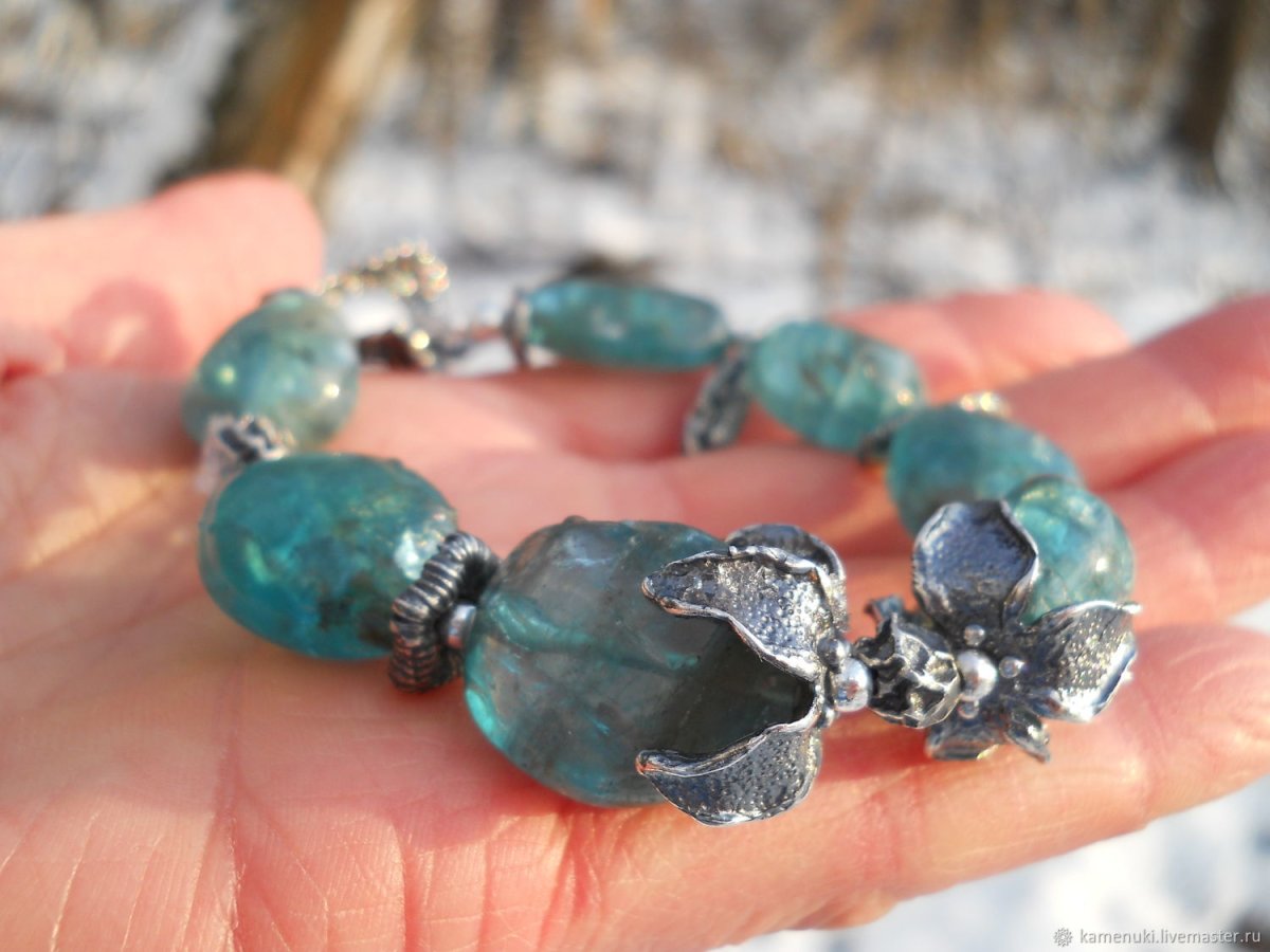 Ювелирные украшения с апатитом
