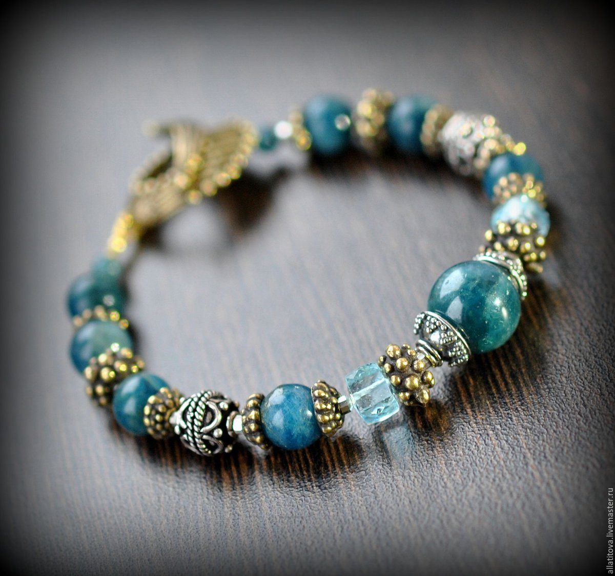 Браслет из натурального камня