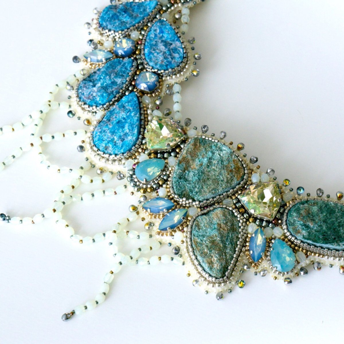 Ювелирные украшения из апатита