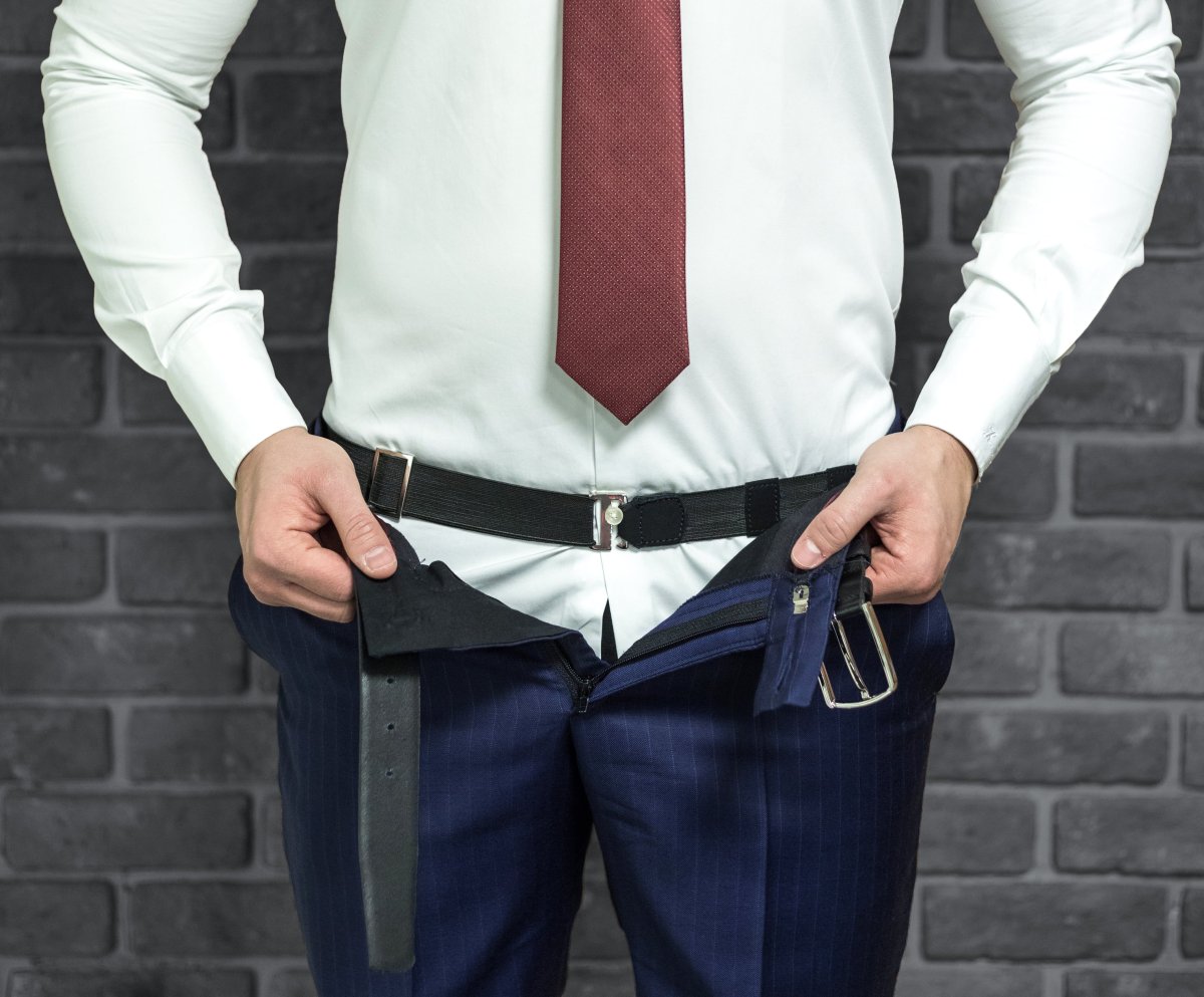 Рубашка заправленная в брюки мужские