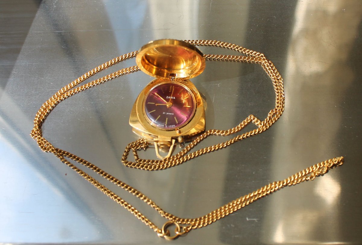 Часы кулон на цепочке