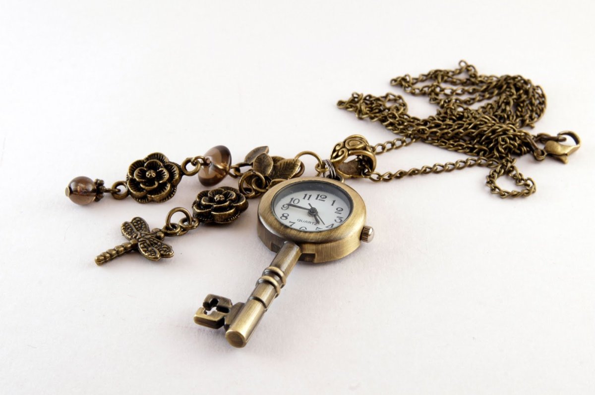 Часы женские наручные золотые с жемчугом