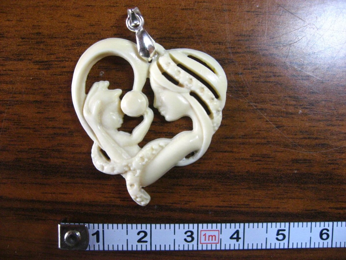 Кулон с бивнем мамонта
