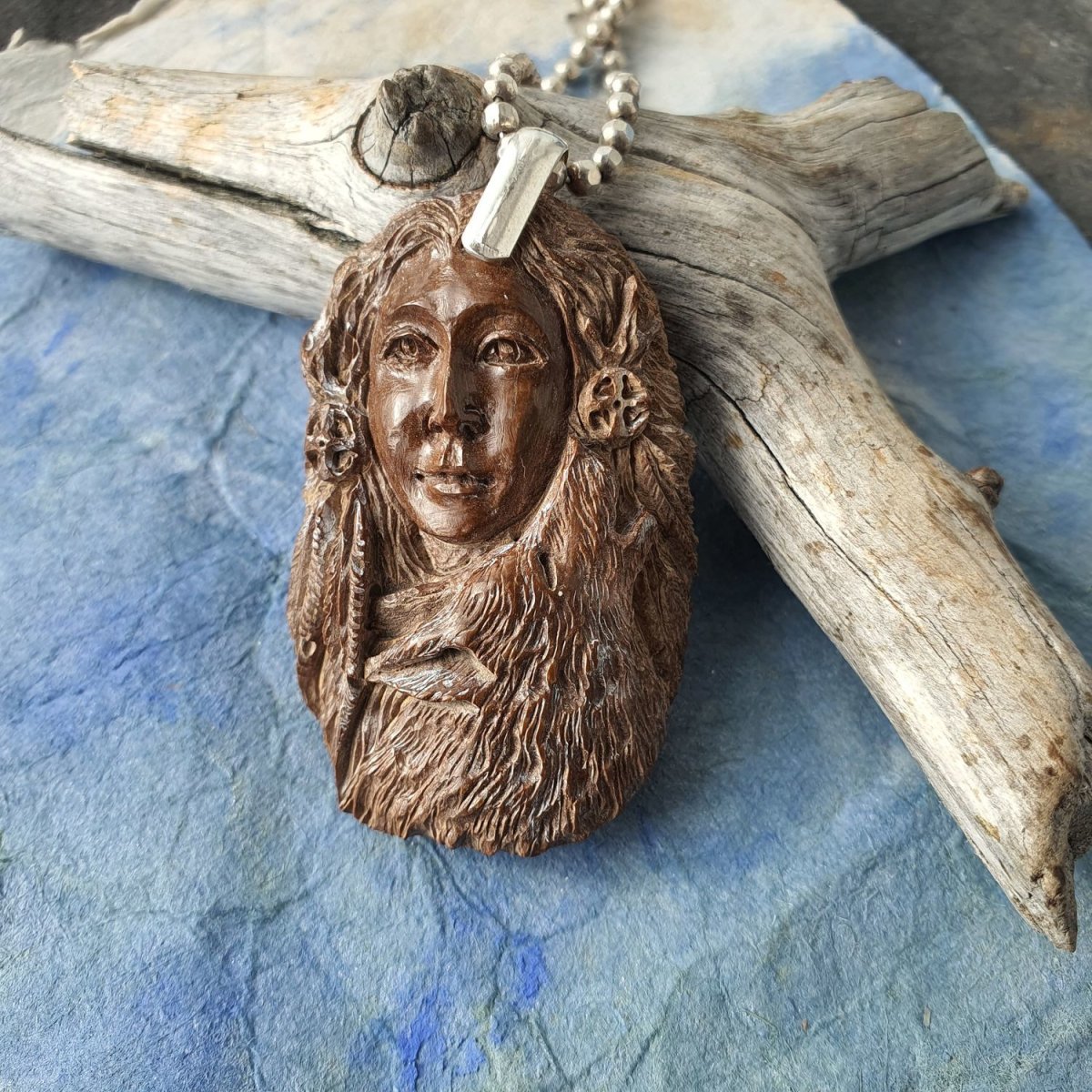 Подвески из бивня мамонта