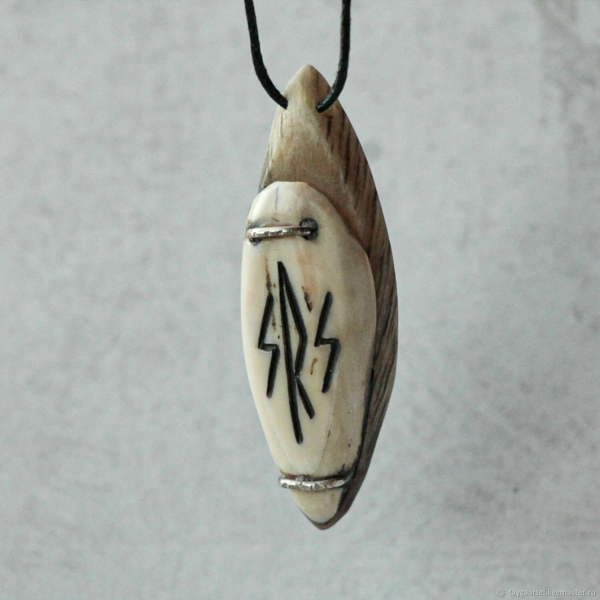 Мамонты из бивня