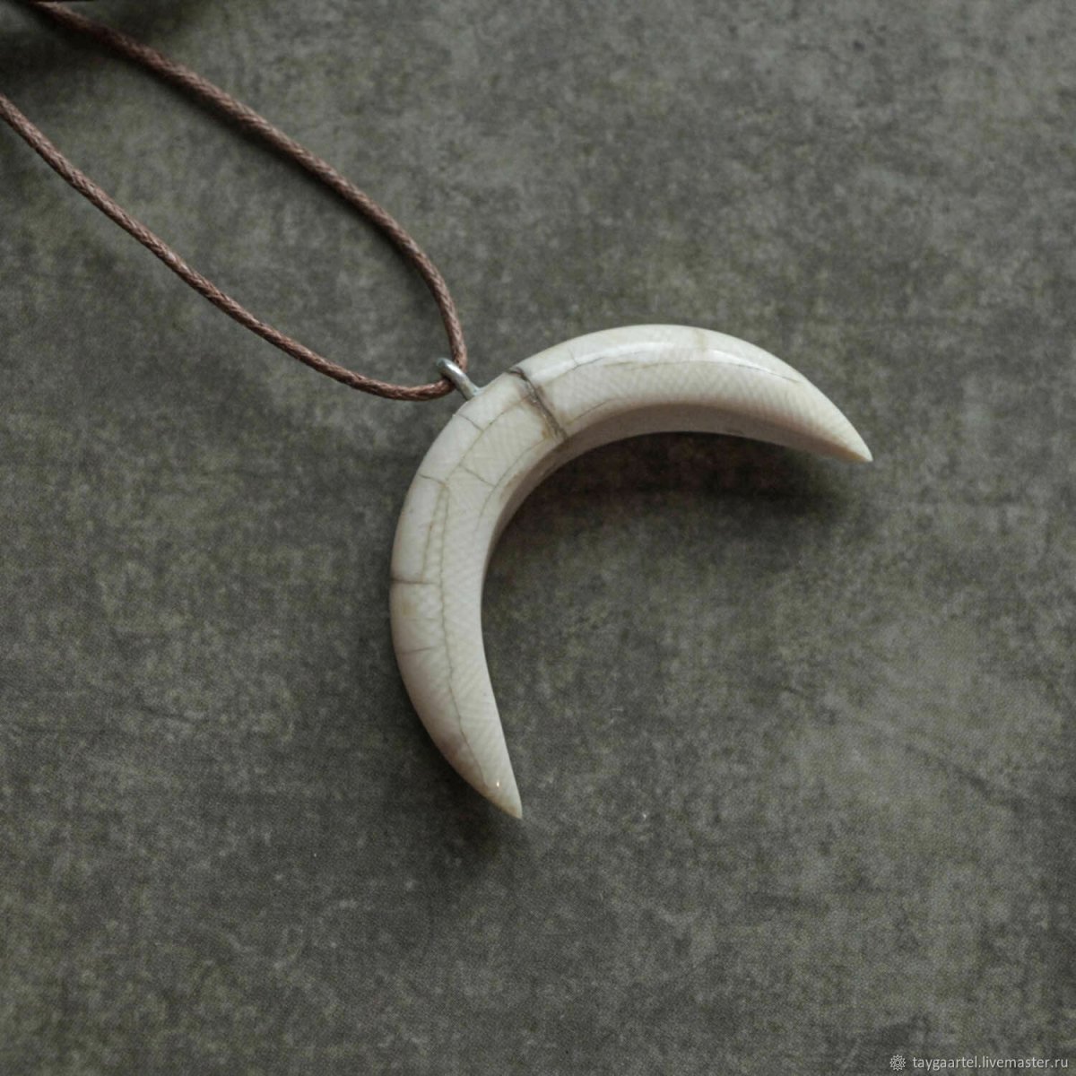 Слон из бивня мамонта