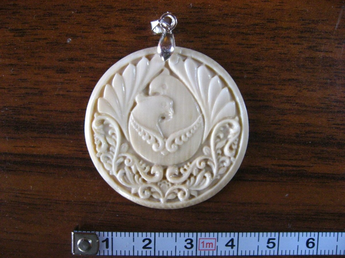 Кулон из бивня мамонта