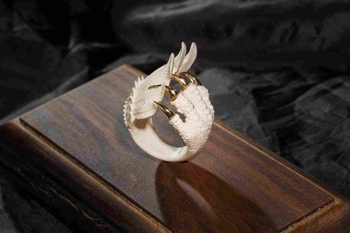 Кулон из бивня мамонта