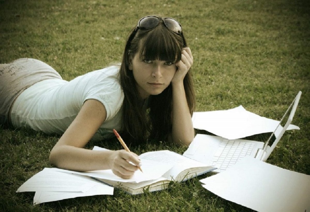 Девочка студентка