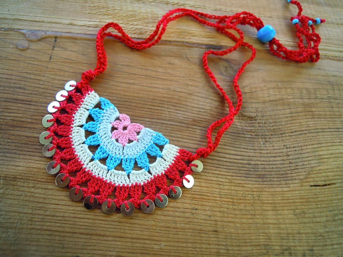 Вязаные украшения