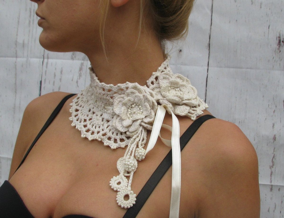 Вязаные украшения на шею