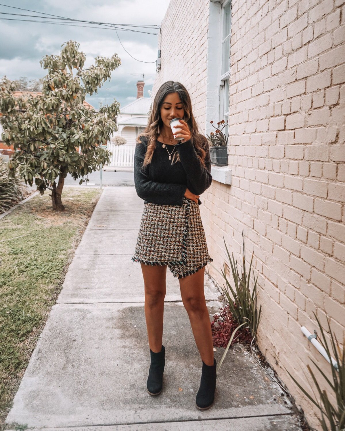 Твидовая юбка с футболкой