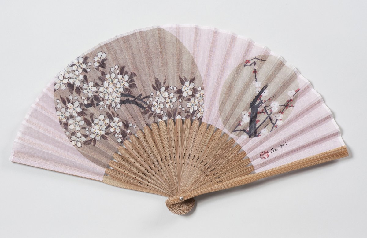 Красивые японские веера с каллиграфией