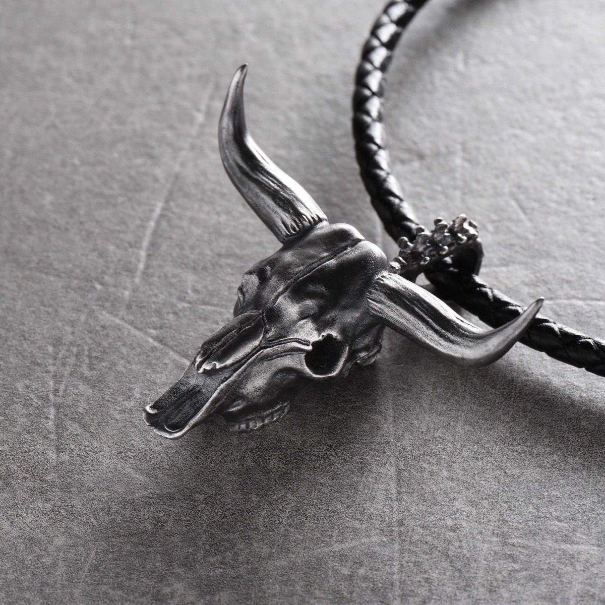 Подвеска бык