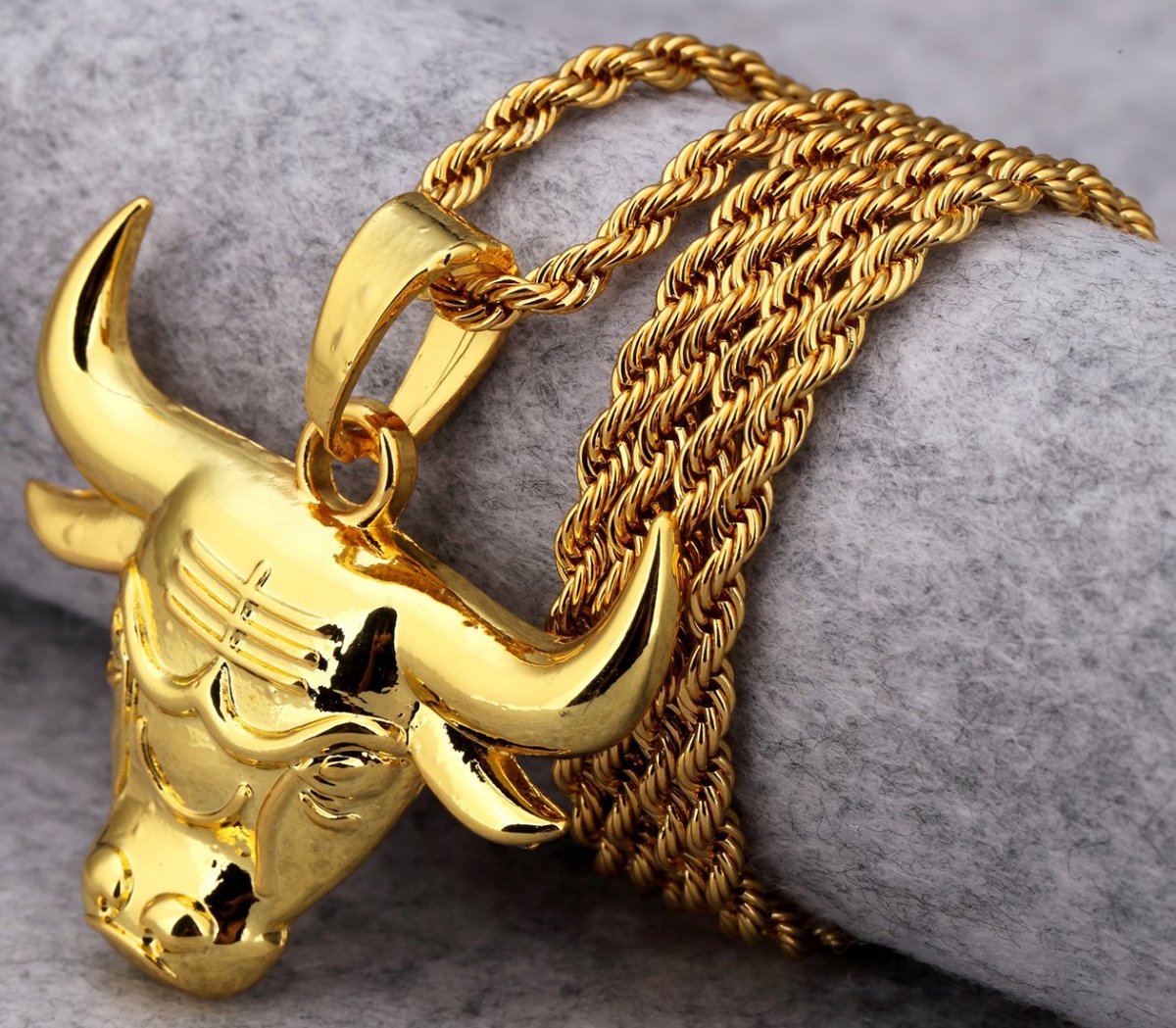 Кулон быка из золота