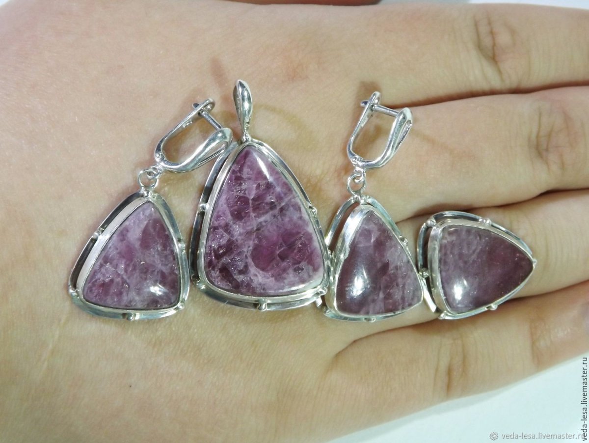 Турмалин в серебре