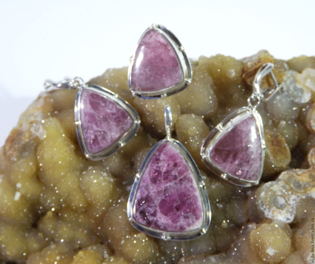 Турмалин в серебре