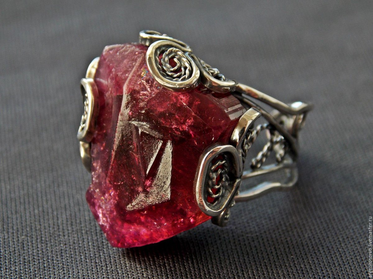 Кольцо с зеленым камнем в Силвер Силвер