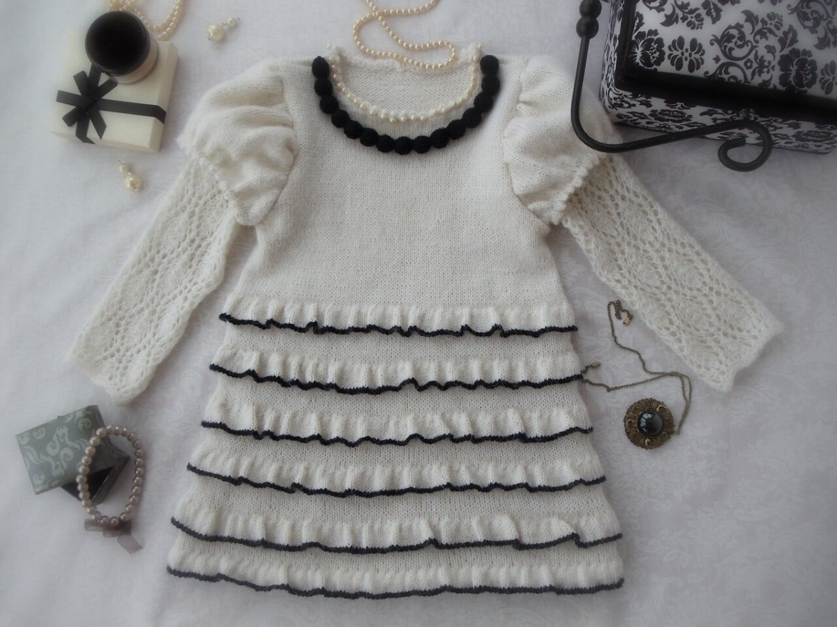 Платье вязаное с длинным рукавом на годик