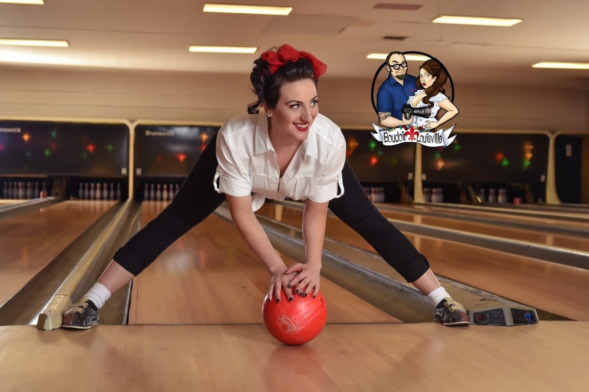 Боулинг девушки в юбках