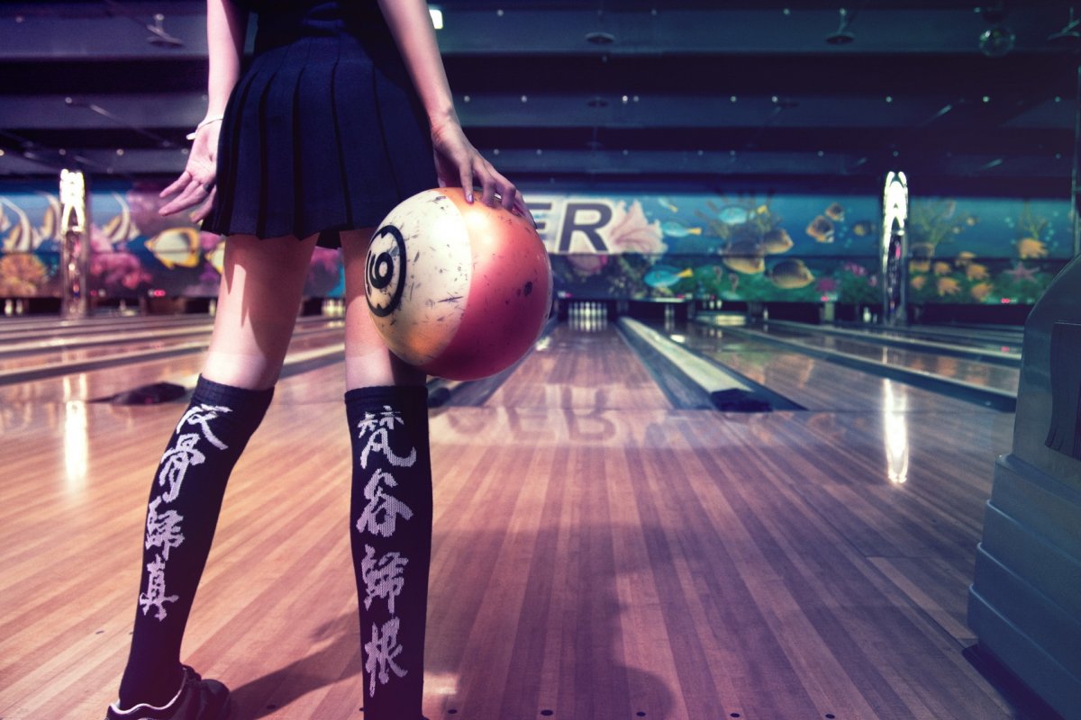 Девушка в боулинге