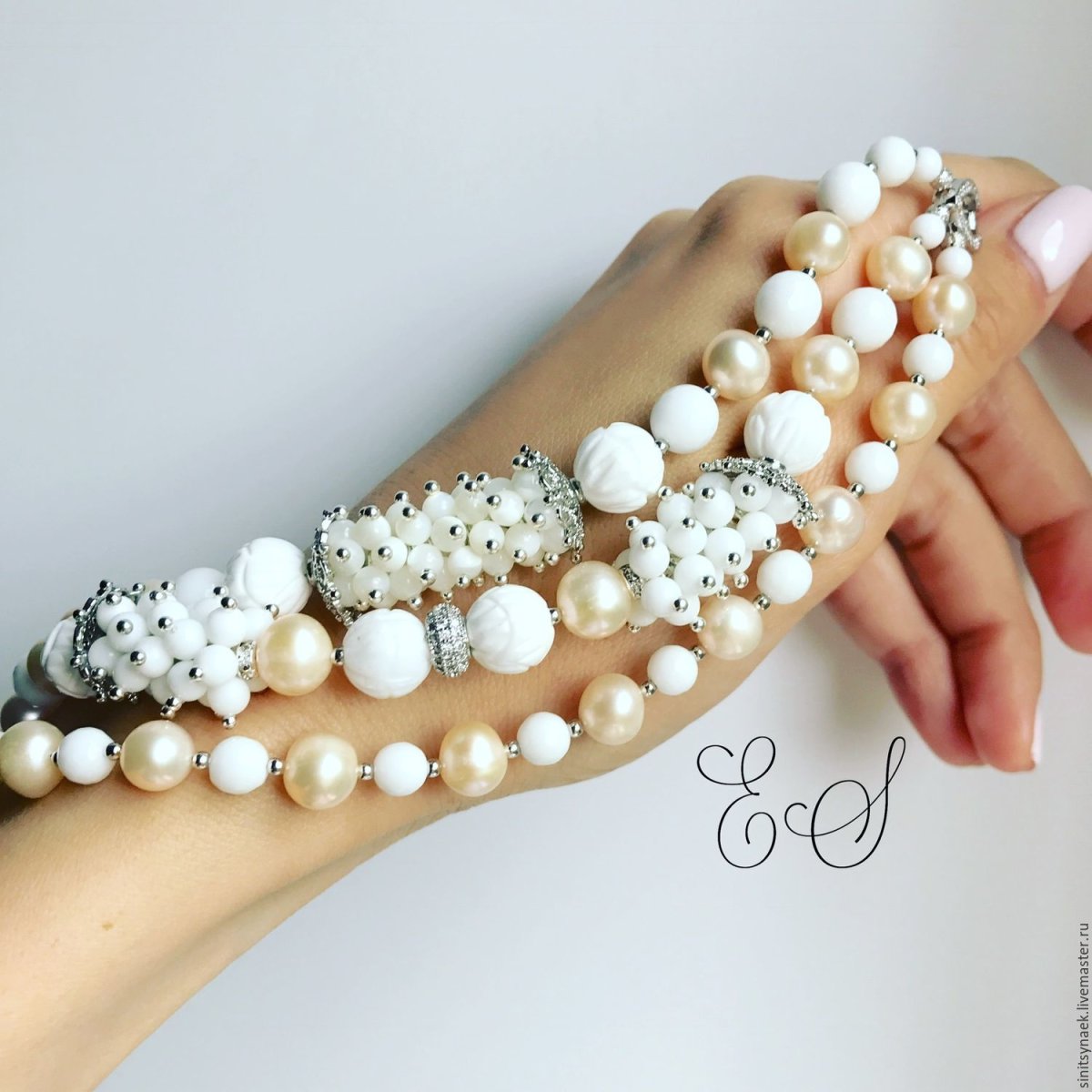 Браслет с жемчугом и бисером
